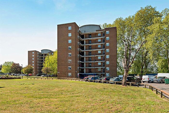 2 Bedroom Apartment For Sale In Porthcawe Road, London, SE26