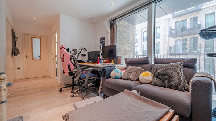 1 Bedroom Flat For Sale In Cendal Crescent, London, E1