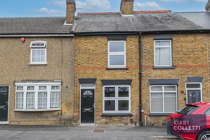 4 Bedroom Terraced House To Rent In Amwell Street, Hoddesdon, EN11