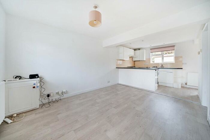 1 Bedroom Flat To Rent In Highfield Lane, Maidenhead, SL6