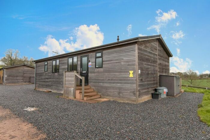 2 Bedroom Lodge For Sale In Cullompton, EX15