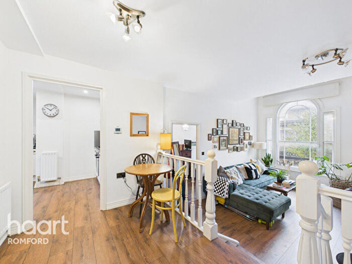 1 Bedroom Apartment For Sale In The Gatehouse, Romford, RM1