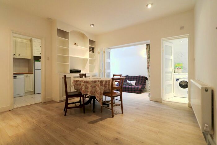 2 Bedroom Flat To Rent In Wood Lane, White City, W12