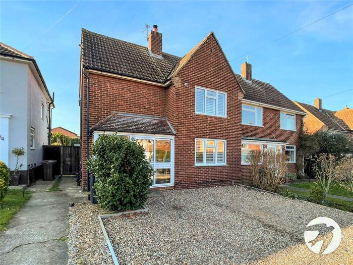 3 Bedroom Detached House To Rent In Meadow Walk, Dartford, Kent, DA2