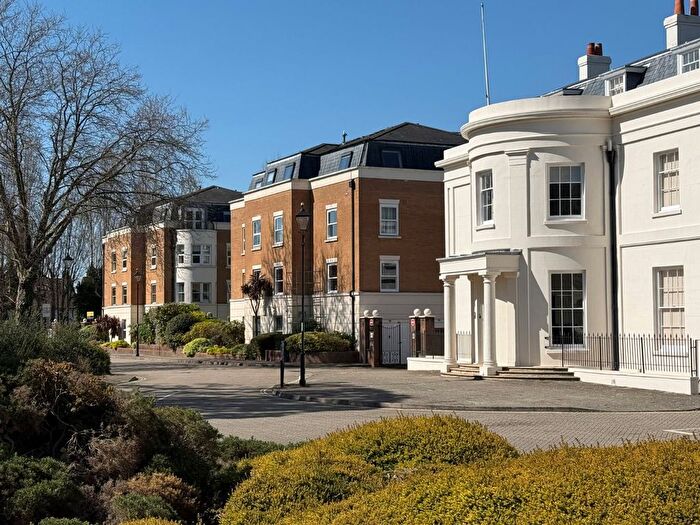 2 Bedroom Flat To Rent In Grosvenor Square, Southampton, Hampshire, SO15