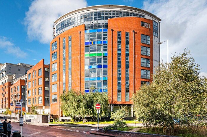 2 Bedroom Flat To Rent In Kennet Street, Reading, RG1