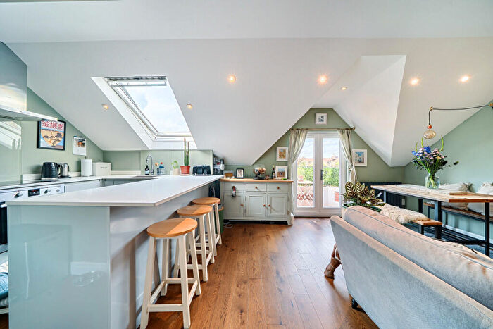 2 Bedroom Flat For Sale In Hanover Park, Peckham, London, SE15