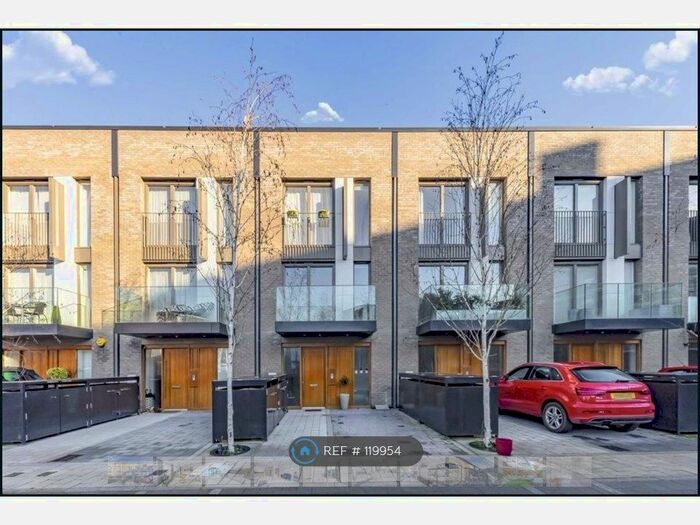 5 Bedroom Terraced House To Rent In Bourke Close, London SW4