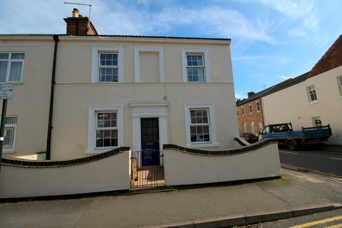 4 Bedroom End Of Terrace House To Rent In Forfield Place, Leamington Spa, CV31