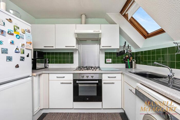 1 Bedroom Flat For Sale In Jengers Mead, Laura House Jengers Mead, RH14