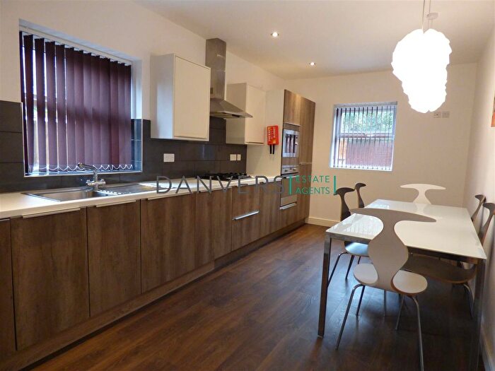 4 Bedroom Detached House To Rent In Westcotes Drive, Leicester, LE3