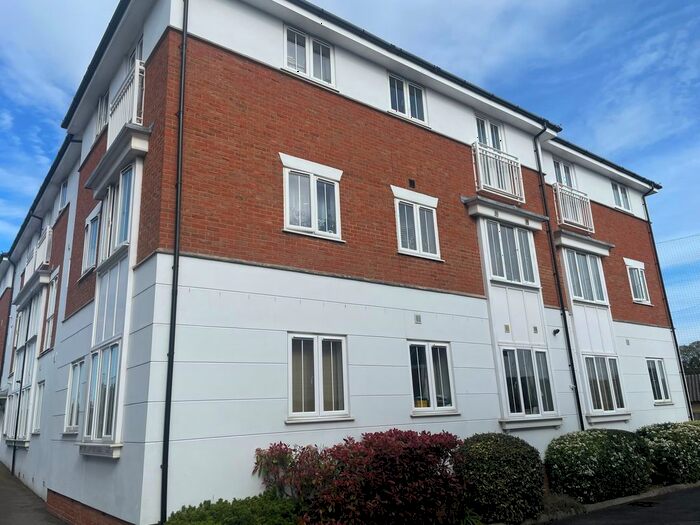 2 Bedroom Flat To Rent In Wicketts End, Whitstable, CT5