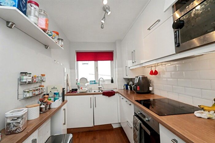 2 Bedroom Flat To Rent In Hook Road, Surbiton, KT6