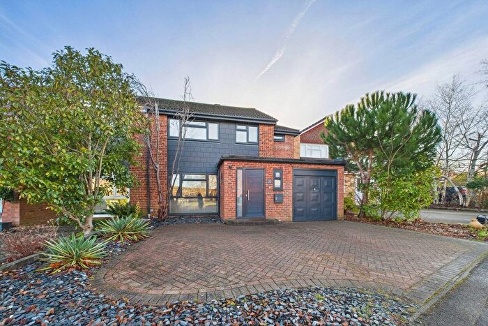 4 Bedroom Semi Detached House For Sale In Crutchley Road, Wokingham, Berkshire, RG40