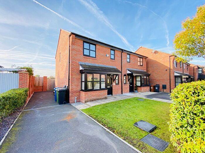 3 Bedroom Semi Detached House To Rent In Harrow Drive, Heaton Moor, Stockport, SK4