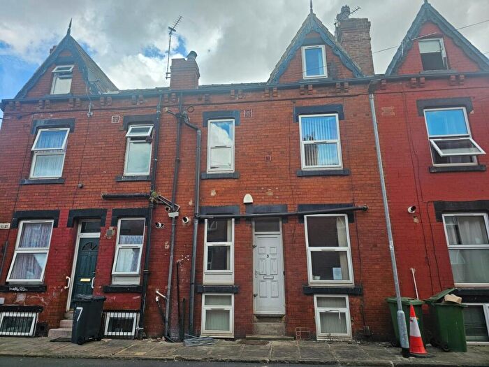 3 Bedroom Terraced House For Sale In William Street, Leeds, LS6