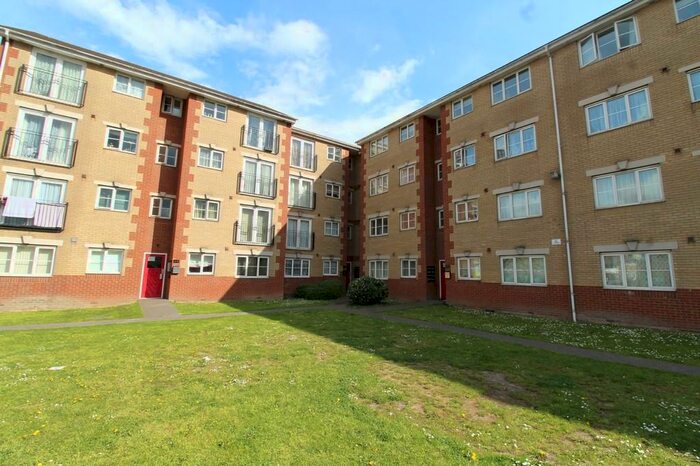 2 Bedroom Ground Flat To Rent In Garner Court, Dunlop Road, Tilbury, RM18
