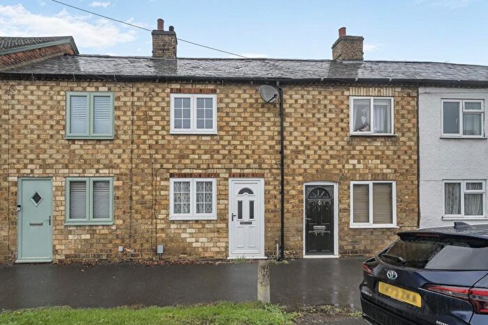 2 Bedroom Cottage For Sale In Ampthill Road, Shefford, SG17