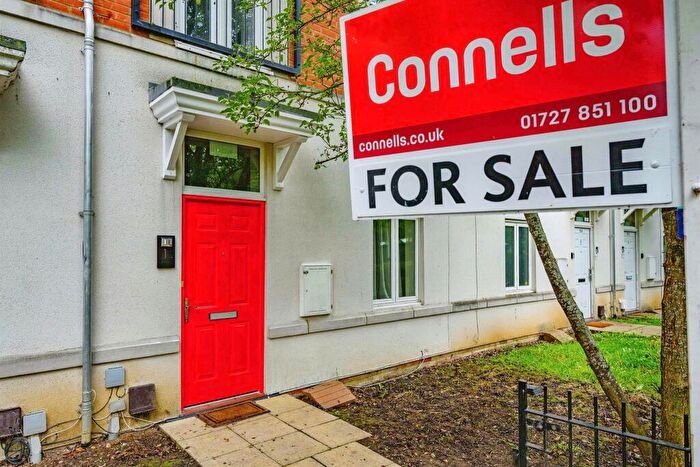 7 Bedroom Terraced House For Sale In Mosquito Way, Hatfield, AL10