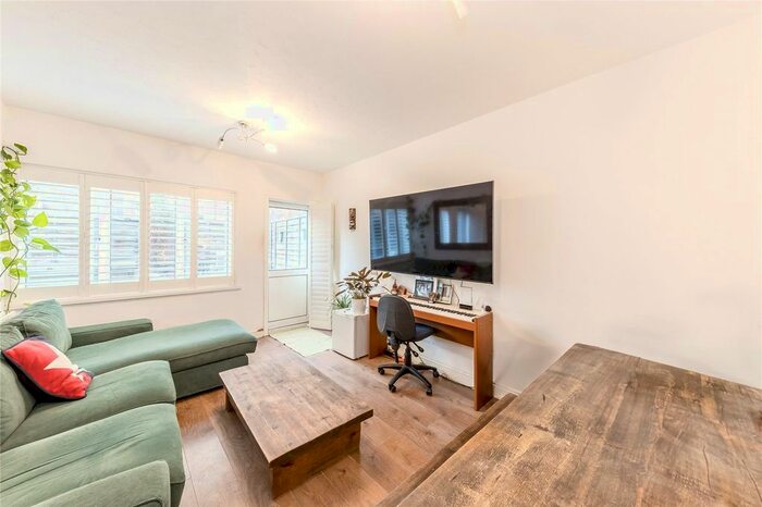 1 Bedroom Flat To Rent In Gaskell Street, London, SW4