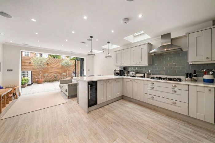4 Bedroom Terraced House To Rent In Bronsart Road, Munster Village, SW6