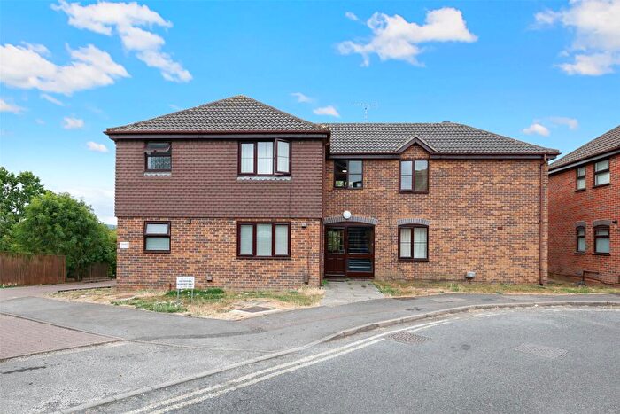 1 Bedroom Flat For Sale In Teazlewood Park, Leatherhead, Surrey, KT22