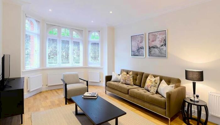 3 Bedroom Flat To Rent In Hamlet Gardens, Ravenscourt Park, London, W6