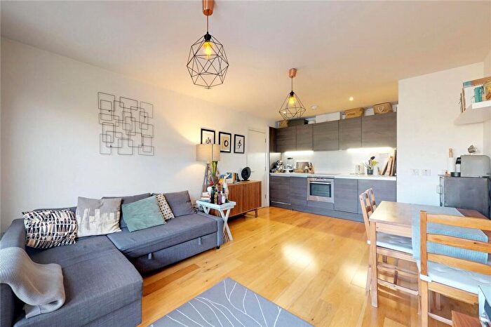 1 Bedroom Flat To Rent In Crampton Street, London, SE17