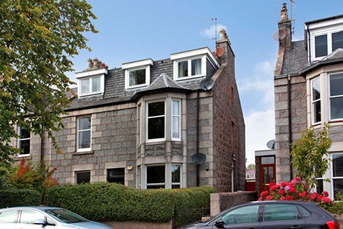 3 Bedroom Flat To Rent In Broomhill Road, City Centre, Aberdeen, AB10