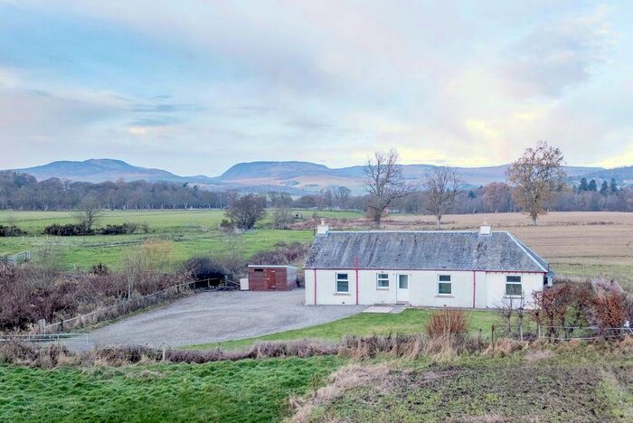 3 Bedroom Cottage To Rent In Crieff, PH7