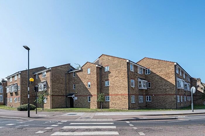 1 Bedroom Flat For Sale In Ruckholt Road, Leyton, London, E10