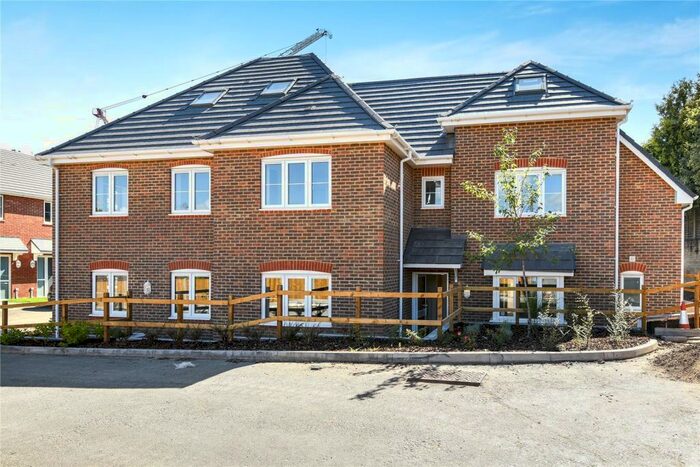 2 Bedroom Apartment To Rent In Redbury Drive, Park Gate, Southampton, Hampshire, SO31