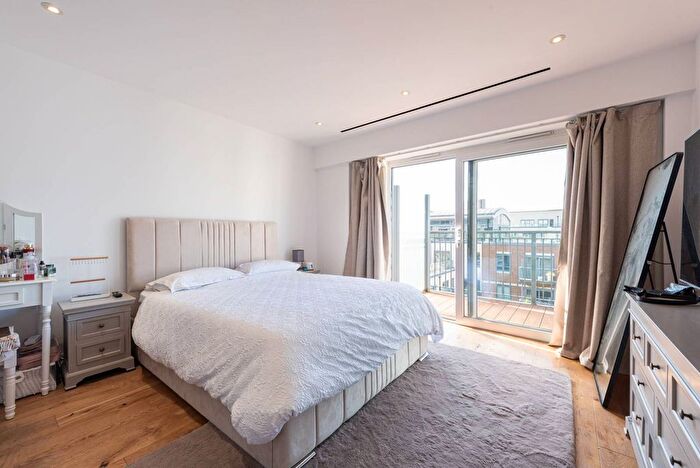 3 Bedroom Flat To Rent In Aerodrome Road, Colindale, London, NW9