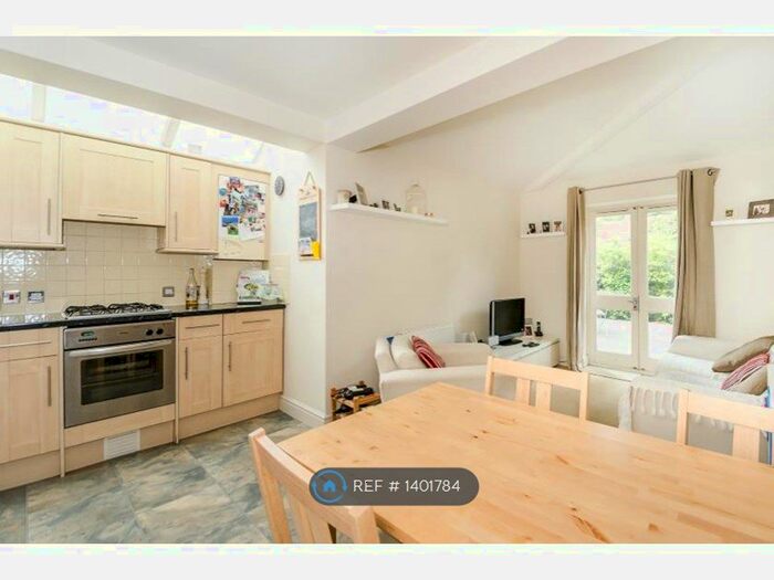1 Bedroom Flat To Rent In Arlington Road, Surbiton, KT6