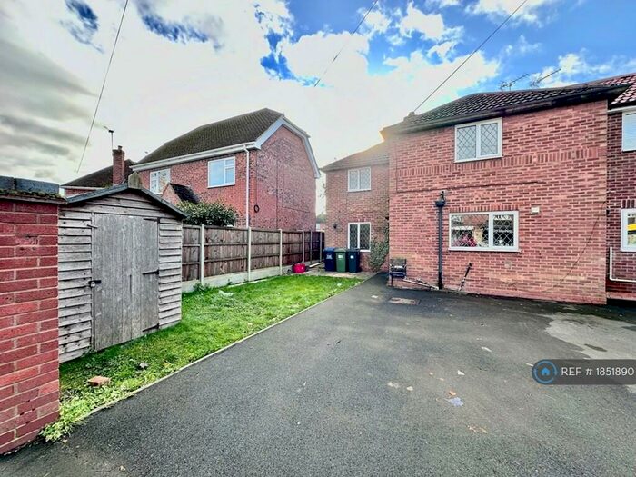 3 Bedroom Semi-Detached House To Rent In Shakespeare Avenue, Warwick, CV34