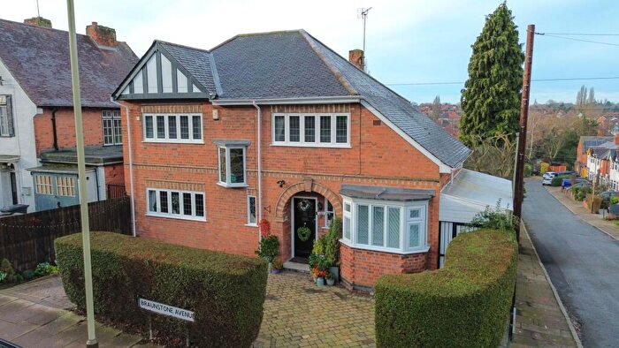 3 Bedroom Detached House For Sale In Braunstone Avenue, Leicester, LE3