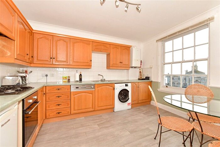 2 Bedroom Flat For Sale In Harbour Parade, Ramsgate, Kent, CT11