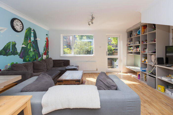 3 Bedroom Terraced House For Sale In Manchester Road, London, E14