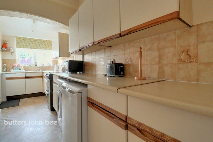 3 Bedroom Terraced House For Sale In Gainsborough Road, Crewe, CW2