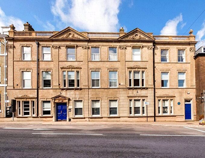 3 Bedroom Flat To Rent In Stratton House, - High West Street, Dorchester, Dorset, DT1