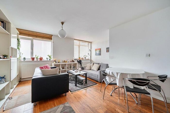 2 Bedroom Flat For Sale In Hemming Street, Bethnal Green, London, E1