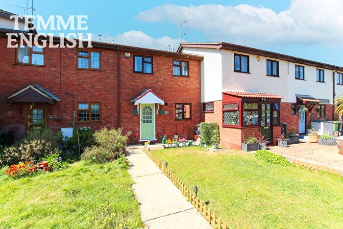 4 Bedroom Terraced House For Sale In Ingrave Close, Wickford, SS12