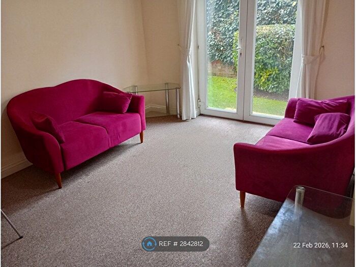 2 Bedroom Flat To Rent In Bartholomew Court, Newbury, RG14