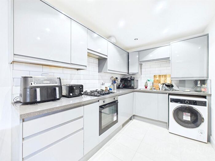 3 Bedroom Flat To Rent In Limpsfield Road, Warlingham, CR6