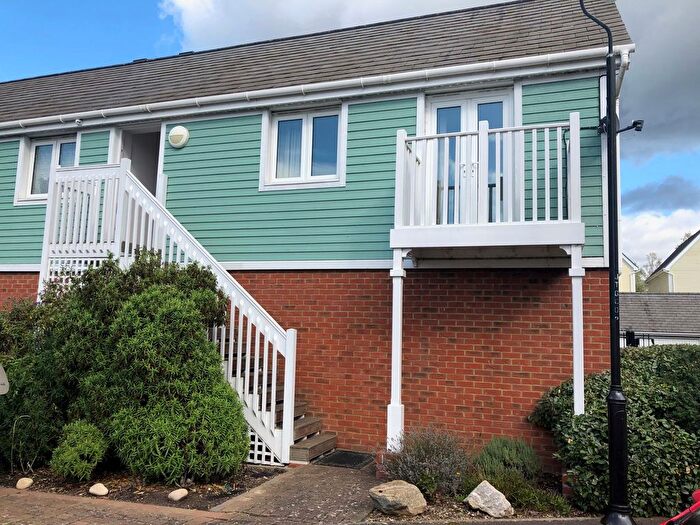 2 Bedroom Flat To Rent In The Lakes, Aylesford, ME20