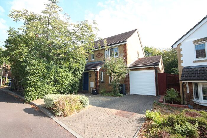 3 Bedroom Semi-detached House To Rent In Knaphill, Woking, GU21