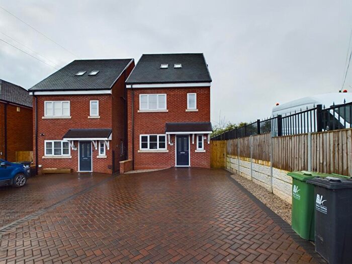 4 Bedroom Detached House To Rent In Birchwood Lane, DE55