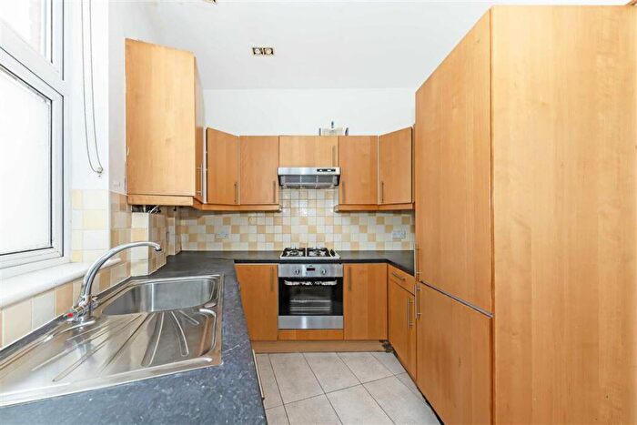 2 Bedroom Flat To Rent In Chapter Road, Willesden Green, NW2