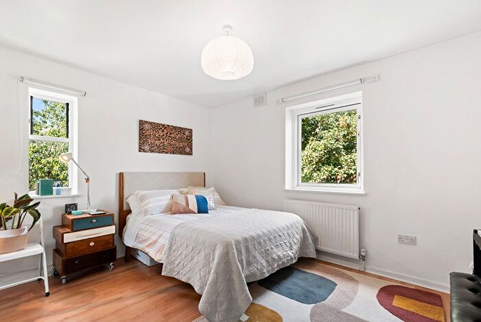 2 Bedroom Flat To Rent In Canonbury Crescent, Canonbury, N1