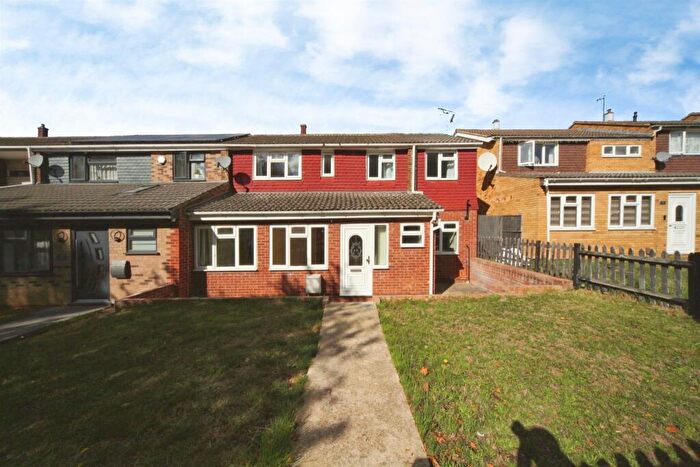 6 Bedroom End Of Terrace House For Sale In Julius Gardens, Luton, LU3